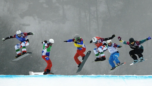 Hanno Douschan (2.v.r.) bei den Olympischen Spielen in Sotchi 2014 (Bild: AP)