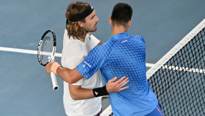 Stefanos Tsitsipas (l.) und Novak Djokovic (Bild: APA/AFP/Paul CROCK)