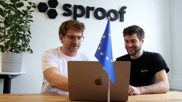 Die Sproof-Gründer Clemens Brunner (li.) und Fabian Knirsch wachsen mit ihrem Digitale-Signaturen-Start-up in Puch rasant (Bild: Tröster Andreas)