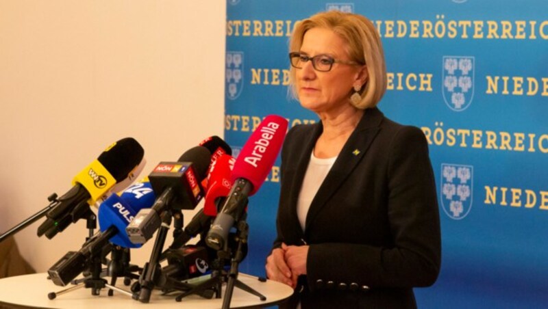 Johanna Mikl-Leitner schreibt Brief an Justizministerin Alma Zadic. (Bild: Barbara Elser)