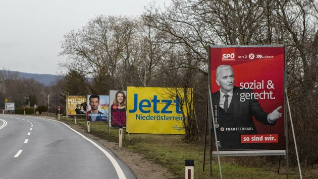 Es ist vorbei, nun werden die Wahlplakate an den Straßenrändern wieder weggeräumt. (Bild: SEPA.Media | Johann Schwarz)