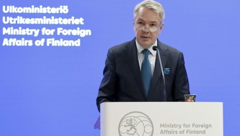 Finnlands Außenminister Pekka Haavisto bei der Pressekonferenz am 30. Jänner 2023 (Bild: APA/AFP/Lehtikuva/Antti Hämäläinen)