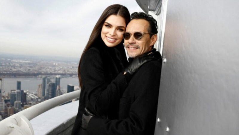 Nadia Ferreira und Marc Anthony, hier im Dezember 2022 am Empire State Building in New York, haben geheiratet. (Bild: APA/John Lamparski/Getty Images for Empire State Realty Trust/AFP )