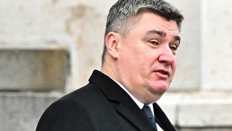 Kroatiens Staatspräsident Zoran Milanović sorgt mit seinen Stellungnahmen zum Ukraine-Krieg immer wieder für Kontroversen. (Bild: APA/AFP/Attila KISBENEDEK)