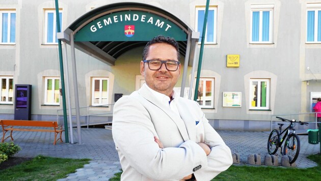 SPÖ-Bürgermeister Ernst Edelmann würde es freuen, wenn seine Gemeinde bald ein Kaffeehaus und eine Seniorentagesstätte hätte. (Bild: Judt Reinhard)