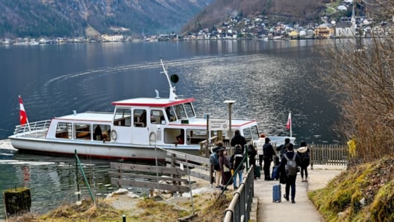 Die Schiffanlegestelle ist von der Bahnstation zu Fuß erreeichbar. (Bild: Dostal Harald)