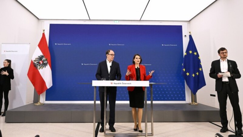 Gesundheitsminister Johannes Rauch und Europaministerin Karoline Edtstadler (Bild: APA/ROBERT JAEGER)