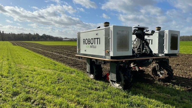 Im Herbst will Gregor Witzmann die Laser-Unkraut-Maschine vorstellen. (Bild: Farm-ING)