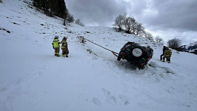 Die Feuerwehr konnte das Fahrzeug bergen (Bild: FF Großarl)