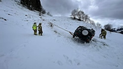 Die Feuerwehr konnte das Fahrzeug bergen (Bild: FF Großarl)