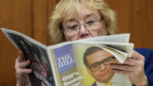 George Santos ziert die Titelseiten, Amtskollegen verfolgen die Berichterstattung. (Bild: 2023 Getty Images)