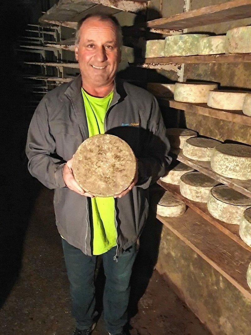 Serge beliefert mit seinem Schafkäse sogar Sterne-Restaurants. (Bild: Ilona Perrot)