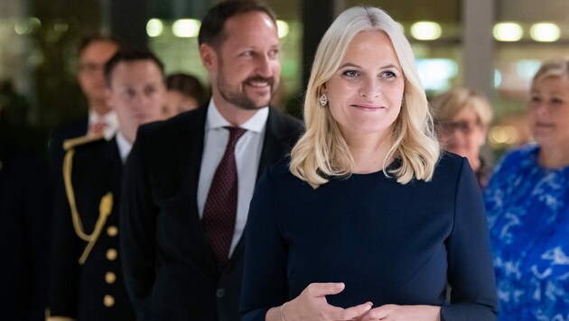 Norwegens Kronprinz Haakon und seine Frau, Kronprinzessin Mette-Marit (Bild: APA/AFP/dpa/Silas Stein)