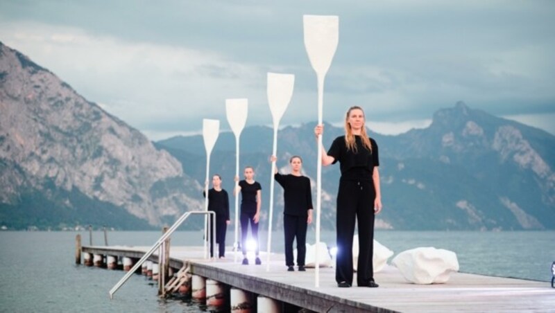 Performance-Foto eines Projekts am Traunsee bei Altmünster. (Bild: Edwin Husic)