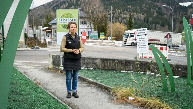 Edith Strasser von der gleichnamigen Gärtnerei will nicht ihren Grund für den Radweg abtreten. (Bild: Wenzel Markus)
