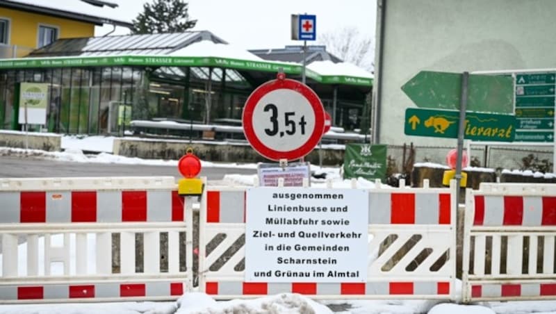 Die Sperre der B 120 ärgert viele Scharnsteiner maßlos. (Bild: Wenzel Markus)