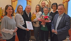 Die Konditorei Schön öffnete ein letzte Mal, der Betreiber-Familie Schrenk wurde gedankt. (Bild: Stadtgemeinde Zwettl)