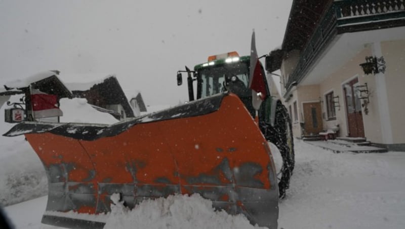 Die Räumkommandos standen am Wochenende in der Ramsau im Dauereinsatz. (Bild: Sepp Pail)