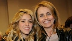 Shakira mit ihrer ehemaligen Schwiegermutter Montserrat Bernabéu im Jahr 2013 - mittlerweile sollen die beiden Frauen spinnefeind sein. (Bild: Exclusive Pix / Action Press / picturedesk.com)