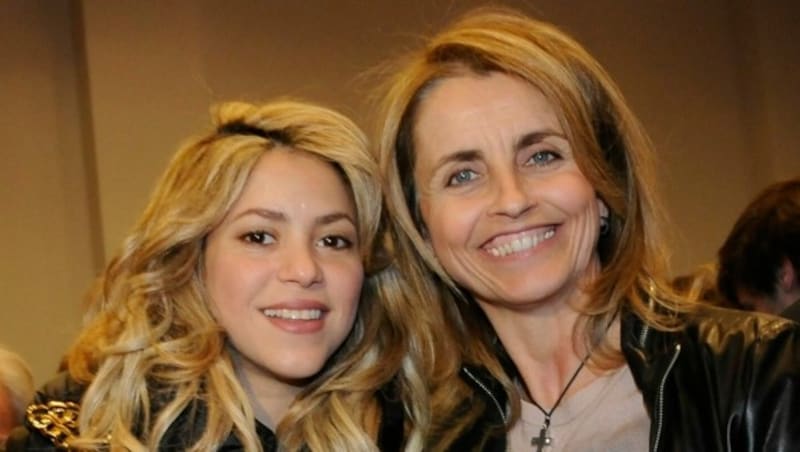 Shakira mit ihrer ehemaligen Schwiegermutter Montserrat Bernabéu im Jahr 2013 - mittlerweile sollen die beiden Frauen spinnefeind sein. (Bild: Exclusive Pix / Action Press / picturedesk.com)