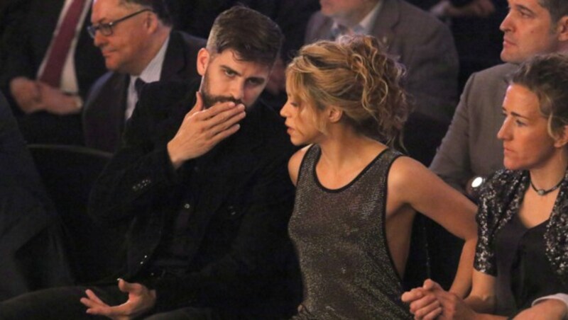 Shakira und Gerard Piqué im Jänner 2016 bei einer Sportgala in Barcelona. Die Sängerin soll ihre Schwiegermutter damals mit ihrem Kleid verärgert haben. (Bild: www.PPS.at)