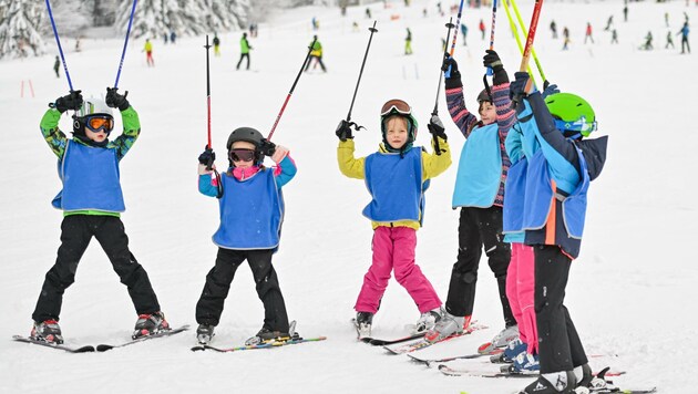 Die Welt hat sich am Hochficht zur Freude der Skifahrer von grün in weiß gewandelt - bis zu 130 Zentimeter Schnee! Am Samstag waren die Pisten voll. (Bild: Dostal Harald)