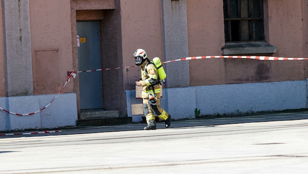 Das tödliche Unglück passierte am 2. Juni 2021 am Firmengelände der Halleiner Austro Cel. Giftiges Gas trat aus, ein Mitarbeiter starb. (Bild: Tschepp Markus)