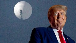 Unter Donald Trumps Präsidentschaft gab es offenbar auch schon Ballon-Überflüge. (Bild: APA/AFP/Chase DOAK, AP, Krone KREATIV)