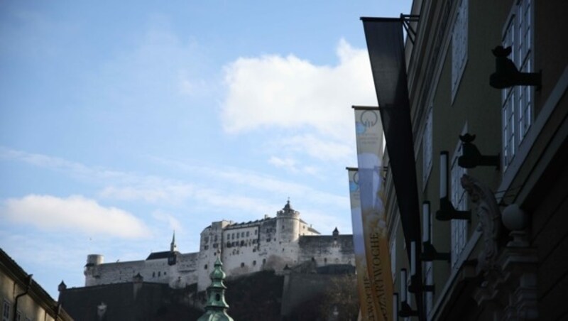 Salzburger Festspiele hissten am Sonntag die schwarze Fahne. (Bild: Tröster Andreas)