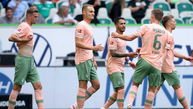 Werder Bremen jubelt über drei wichtige Punkte im Tabellenmittelfeld. (Bild: APA/AFP/Ronny Hartmann)