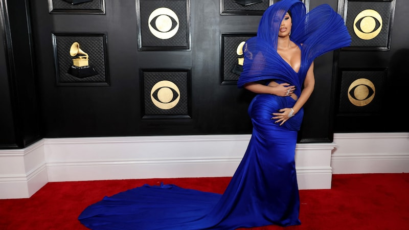 Cardi B sorgte mit ihrer Robe für Blitzlichtgewitter bei den Grammys. (Bild: APA/Getty Images via AFP/GETTY IMAGES/Amy Sussman)