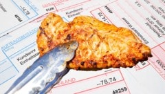 So gut wie auf dem Symbolbild dürfte das Hendlfleisch in der Bank nicht gelungen sein. (Bild: stock.adobe.com, Krone KREATIV)