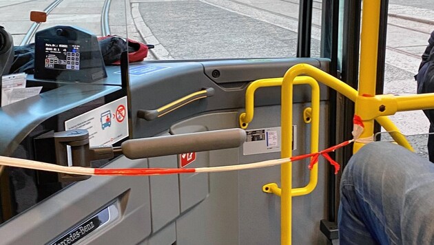 Die meist schon deutlich abgewetzten Baustellenbänder in Bus und Bim haben nach der Meinung vieler ihre Schuldigkeit getan. (Bild: M.L.Zimmer)