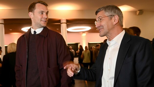 Manuel Neuer und Präsident Herbert Hainer (Bild: Stephan Rumpf / SZ-Photo / picturedesk.com)