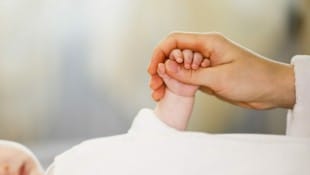 Fortalece la relación con el niño, la confianza en el propio cuerpo y lo prepara para una experiencia de parto positiva: el análisis del vínculo.  (Imagen: Mike Sagan - stock.adobe.com)