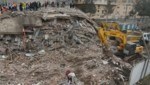 Einsatzkräfte in der Türkei suchen nach den schweren Erdbeben in den Trümmern nach Überlebenden. (Bild: AFP )