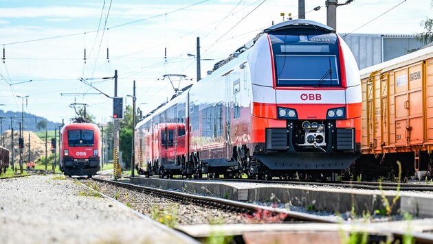 Die Summerauerbahn ist eine Eisenbahnlinie von Linz nach Summerau (bei Freistadt) und in weiterer Folge nach Budweis in der Tschechischen Republik. Sie beginnt am Linzer Hauptbahnhof. (Bild: Alexander Schwarzl)