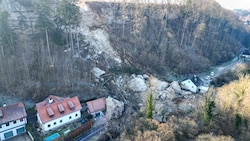 Am Montag wird entschieden, wie es in Steyr weitergeht, um den Felssturz zu sichern und zu beseitigen. (Bild: APA/TEAM FOTOKERSCHI.AT)