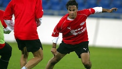 Volkan Kahraman beim Training mit der österreichischen Fußball-Nationalmannschaft im Jahr 2002 (Bild: APA/Hans Klaus Techt)