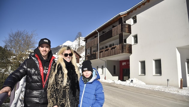 Die neuen Hotelbesitzer: Dominik Rangger mit Mutter Olivia und Bruder Jamaine. (Bild: Holitzky Roland)
