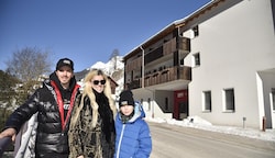 Die neuen Hotelbesitzer: Dominik Rangger mit Mutter Olivia und Bruder Jamaine. (Bild: Holitzky Roland)