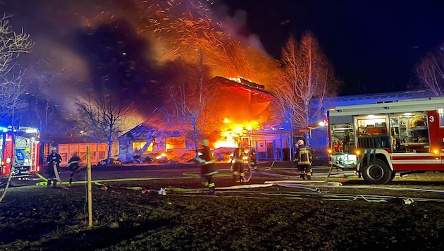 Mehrere Feuerwehren rückten zum Brandort in Purgstall an der Erlauf aus. (Bild: BFK-Scheibbs/DOKU-NÖ)