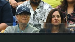 Bill Gates und Paula Hurd beim Herren-Finale in Melbourne Ende Jänner: Die beiden sollen schon länger liiert sein. (Bild: HANNAH MCKAY / REUTERS / picturedesk.com)