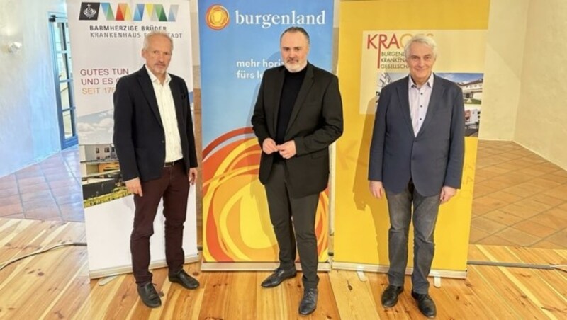 Landeshauptmann Hans Peter Doskozil präsentierte gemeinsam mit Stephan Kriwanek, Medizinischer Geschäftsführer KRAGES (rechts), und Andreas Püspök, stellvertretender Ärztlicher Direktor Krankenhaus der Barmherzigen Brüder Eisenstadt (links), das burgenländische Ärzte-Paket. (Bild: Schulter Christian)