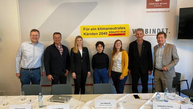 Bernhard Reinitzhuber, Erwin Mayer, Viktoria Auer, Lara Abyareh, Jacqueline Jerney, Martin Sattlegger und Stefan Moidl bei der Pressekonferenz (Bild: Felix Justich)