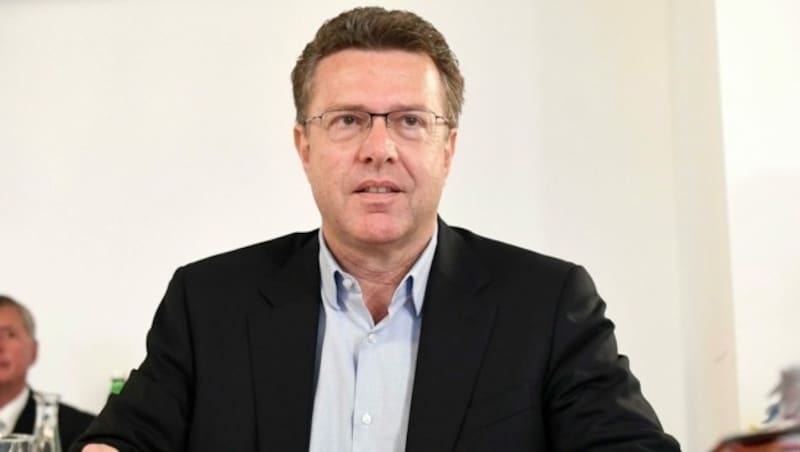 Der frühere Verteidigungsminister Herbert Scheibner (ehemals FPÖ und BZÖ) (Bild: APA/HELMUT FOHRINGER)