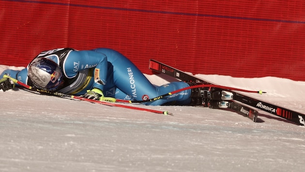 Dominik Paris nach seinem Sturz im Super-G (Bild: AP)