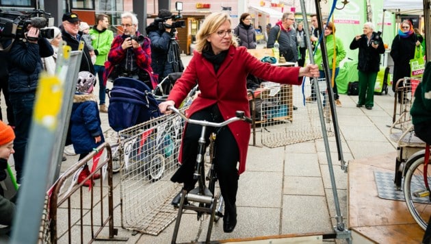 Verkehrsministerin Leonore Gewessler (Grüne) mag naturgemäß das Fahrrad.