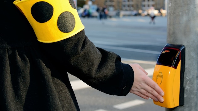 Vor den Augen des Gesetzes flog ein frecher Betrüger auf: Er hatte sich mehrere Jahre als blind ausgegeben. (Bild: stock.adobe.com)