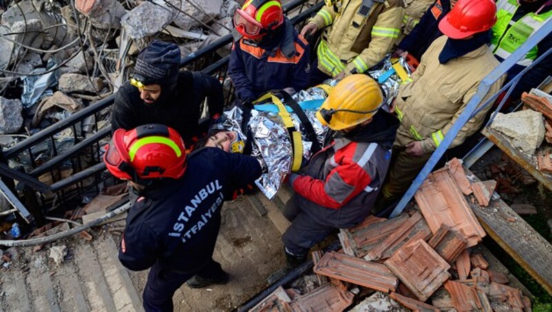 Die zwölfjährige Cudi wurde am Sonntag in Hatay (Syrien) gerettet. (Bild: APA/AFP/Yasin AKGUL)